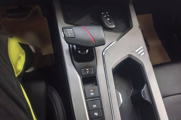 Used CHANGAN X5 PLUS 2024 1.5T DCT ZhiZun Version Gear Lever
