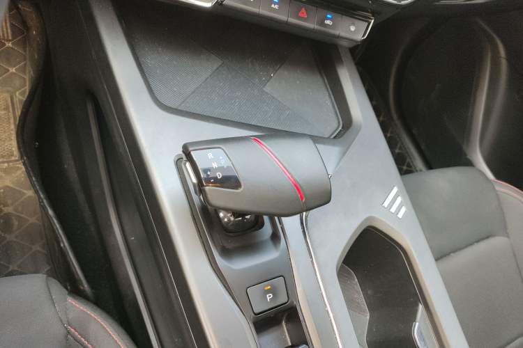 Used CHANGAN X5 PLUS 2024 1.5T DCT Enjoyment Version Gear Lever