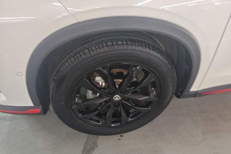 Used CHANGAN X5 PLUS 2024 1.5T DCT ZhiZun Version Left Front Wheel Hub