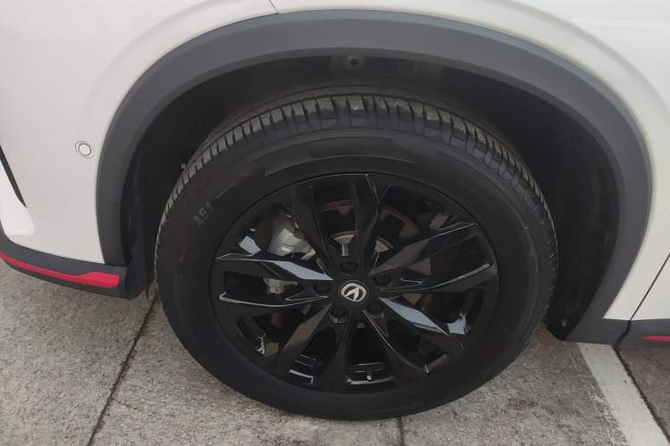 Used CHANGAN X5 PLUS 2024 1.5T DCT ZhiZun Version Left Front Wheel Hub