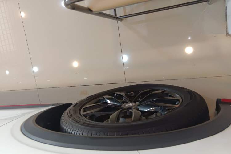 Used CHANGAN X5 PLUS 2024 1.5T DCT ZhiZun Version Left Front Wheel Hub