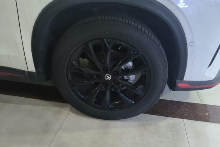 Used CHANGAN X5 PLUS 2024 1.5T DCT ZhiZun Version Right Front Wheel Hub