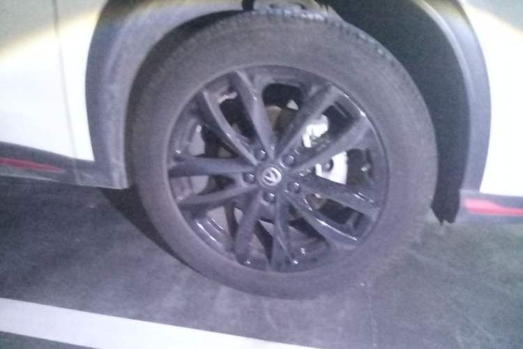 Used CHANGAN X5 PLUS 2024 1.5T DCT Excellence Edition Right Front Wheel Hub