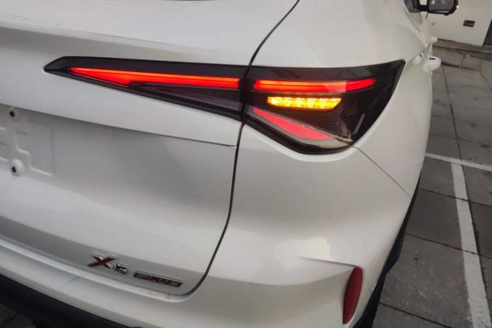 Used CHANGAN X5 PLUS 2024 1.5T DCT ZhiZun Version Right Rear Taillight