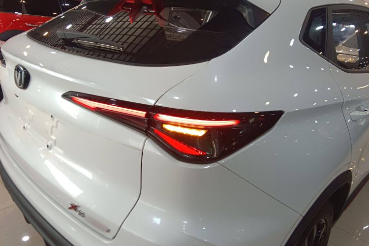 Used CHANGAN X5 PLUS 2024 1.5T DCT ZhiZun Version Right Rear Taillight