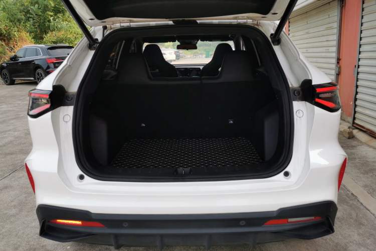 Used CHANGAN X5 PLUS 2024 1.5T DCT ZhiZun Version Trunk