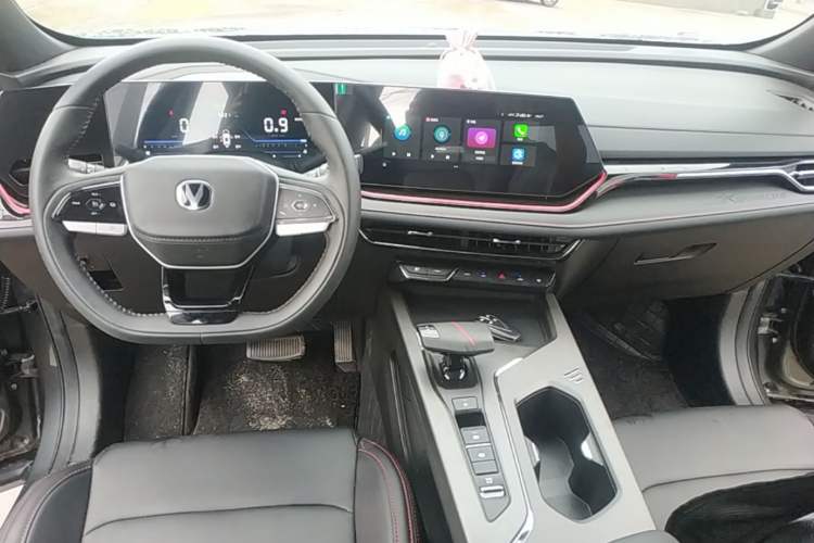 Used CHANGAN X5 PLUS 2025 1.5T DCT High-Energy Version Center Console