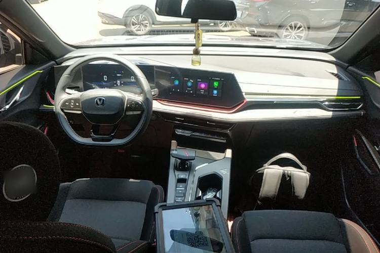 Used CHANGAN X5 PLUS 2025 1.5T DCT High-Energy Version Center Console