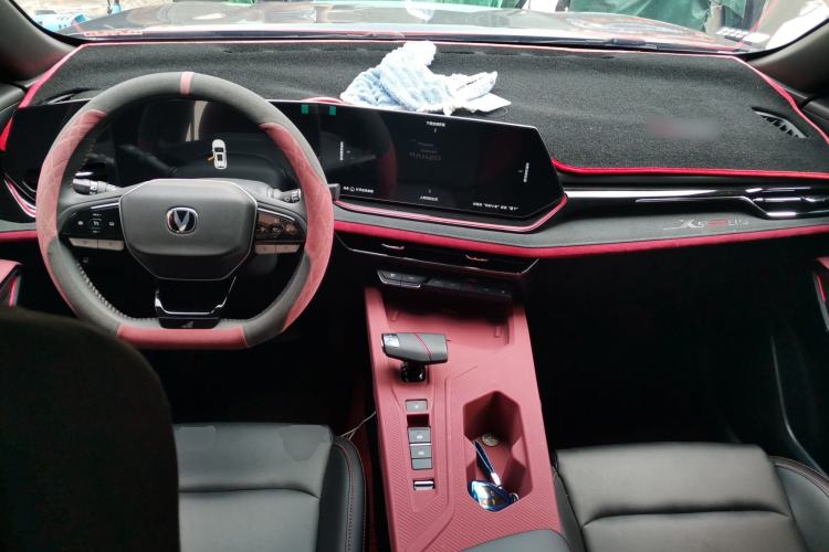 Used CHANGAN X5 PLUS 2025 1.5T DCT Excellence Edition Center Console