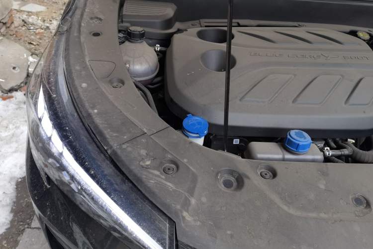 Used CHANGAN X5 PLUS 2025 1.5T DCT High-Energy Version Engine Bay Right