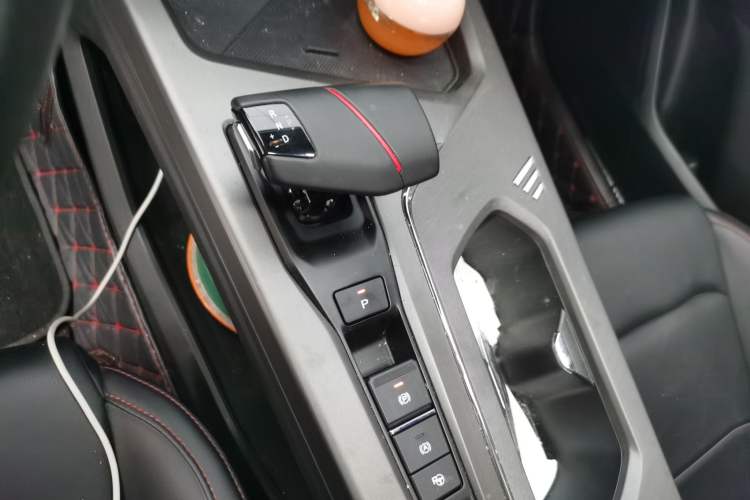 Used CHANGAN X5 PLUS 2025 1.5T DCT ZhiZun Edition Gear Lever