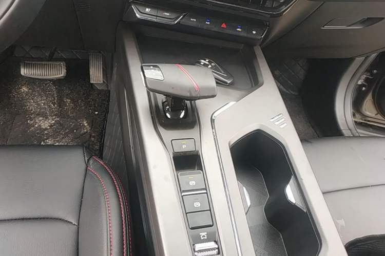Used CHANGAN X5 PLUS 2025 1.5T DCT High-Energy Version Gear Lever