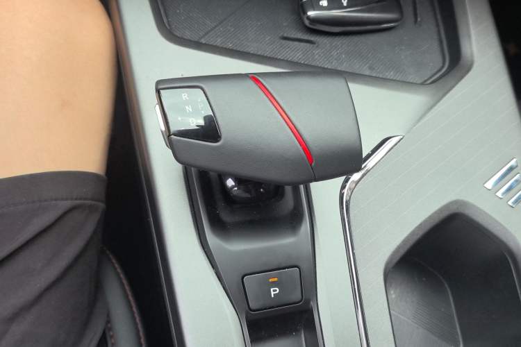 Used CHANGAN X5 PLUS 2025 1.5T DCT Excellence Edition Gear Lever