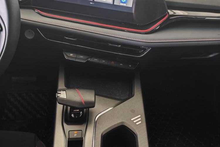 Used CHANGAN X5 PLUS 2025 1.5T DCT High-Energy Version Gear Lever