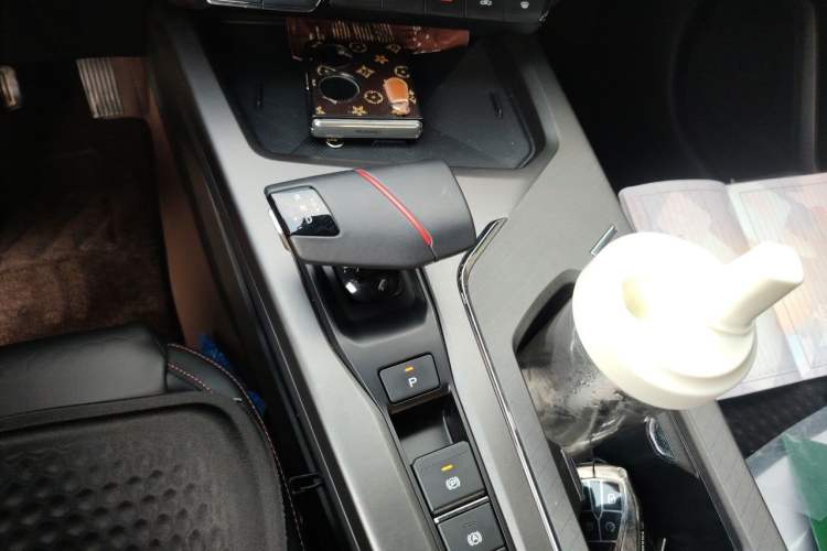 Used CHANGAN X5 PLUS 2025 1.5T DCT Excellence Edition Gear Lever
