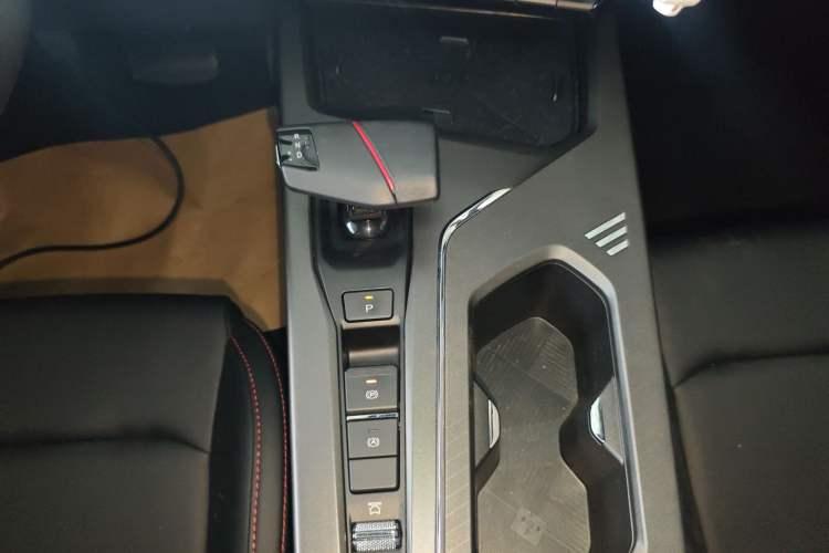 Used CHANGAN X5 PLUS 2025 1.5T DCT Excellence Edition Gear Lever