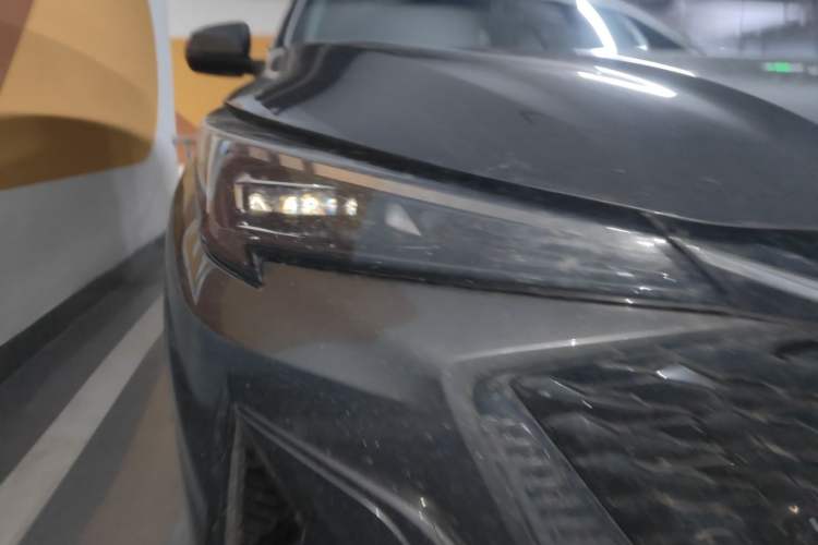 Used CHANGAN X5 PLUS 2025 1.5T DCT High-Energy Version Right Front Headlight