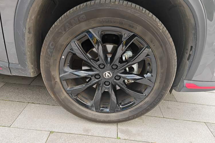 Used CHANGAN X5 PLUS 2025 1.5T DCT Superior Edition Right Front Wheel Hub
