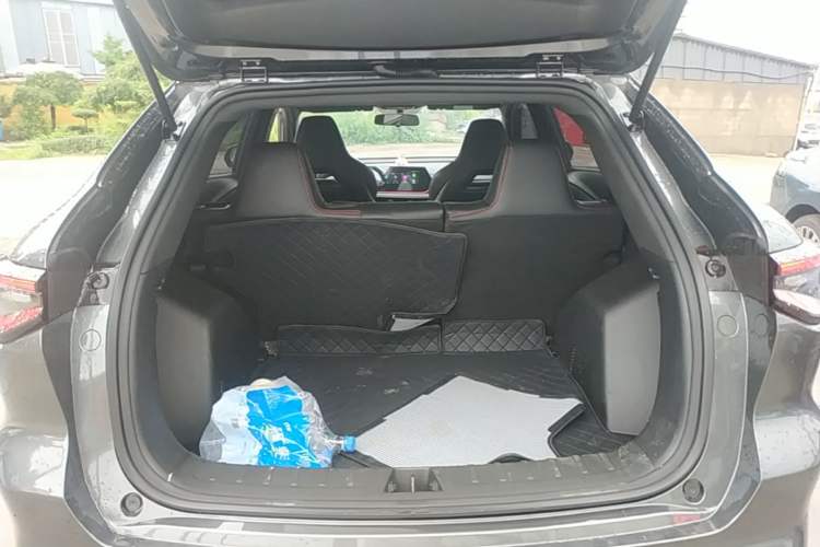 Used CHANGAN X5 PLUS 2025 1.5T DCT High-Energy Version Trunk