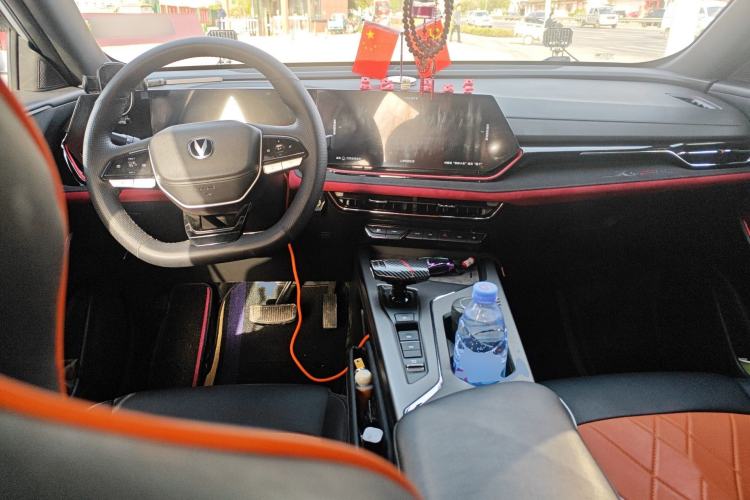 Used CHANGAN X5 PLUS 2025 1.5T DCT Excellence Edition Center Console