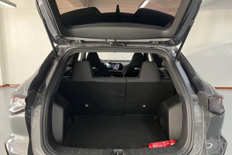 Used CHANGAN X5 PLUS 2025 1.5T DCT High-Energy Version Trunk