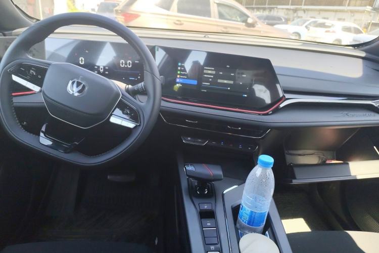 Used CHANGAN X5 PLUS 2025 1.5T DCT High-Energy Version Center Console