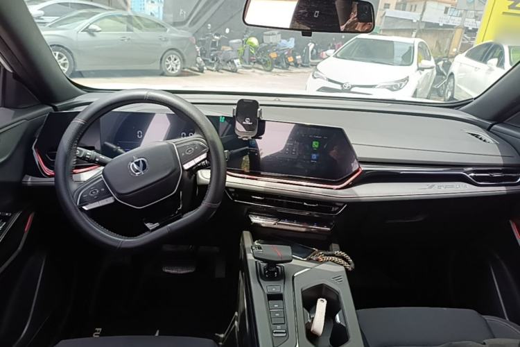 Used CHANGAN X5 PLUS 2025 1.5T DCT High-Energy Version Center Console