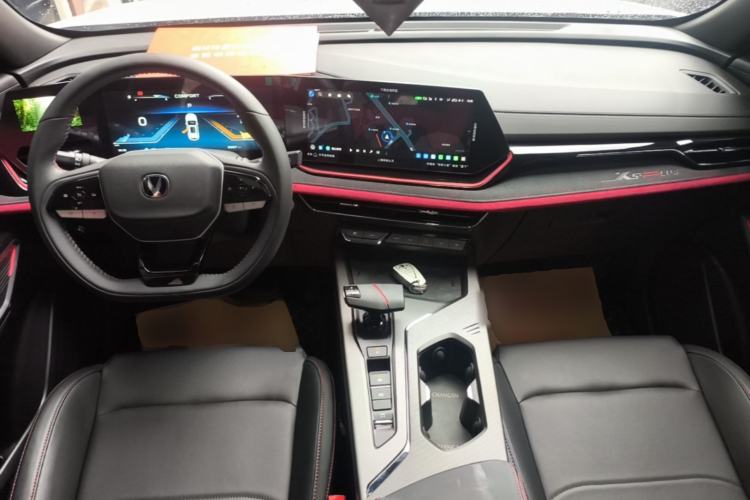 Used CHANGAN X5 PLUS 2025 1.5T DCT Excellence Edition Center Console