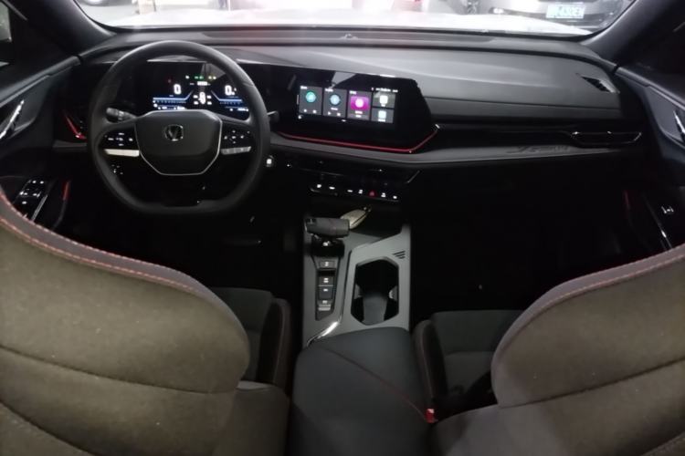 Used CHANGAN X5 PLUS 2025 1.5T DCT High-Energy Version Center Console