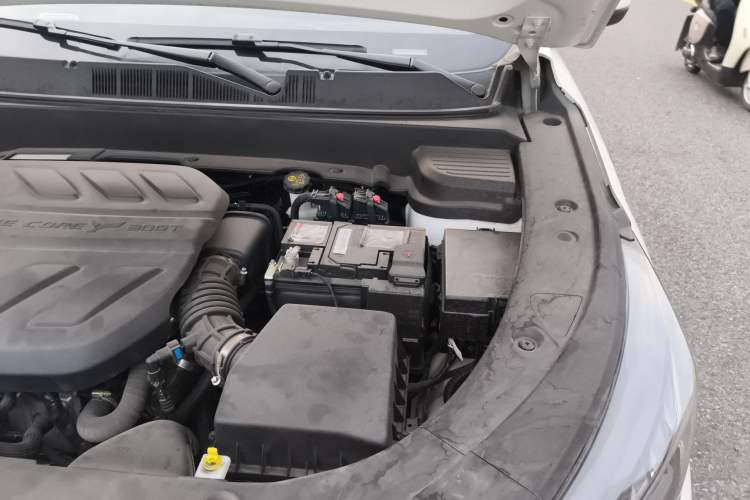 Used CHANGAN X5 PLUS 2025 1.5T DCT High-Energy Version Engine Bay Left