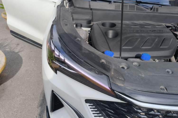 Used CHANGAN X5 PLUS 2025 1.5T DCT High-Energy Version Engine Bay Right