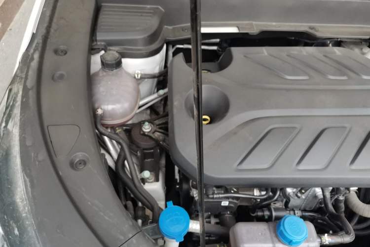 Used CHANGAN X5 PLUS 2025 1.5T DCT High-Energy Version Engine Bay Right