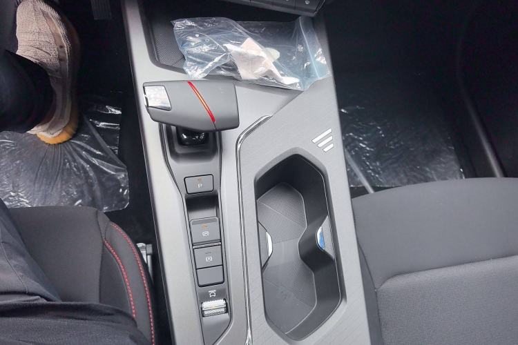 Used CHANGAN X5 PLUS 2025 1.5T DCT High-Energy Version Gear Lever