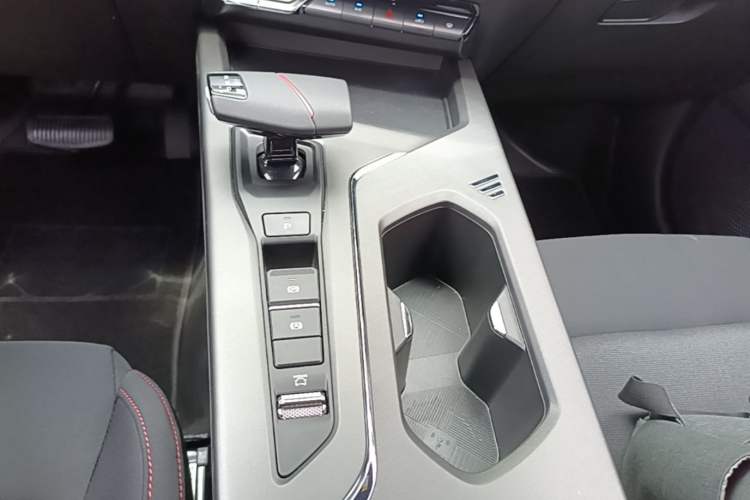Used CHANGAN X5 PLUS 2025 1.5T DCT High-Energy Version Gear Lever