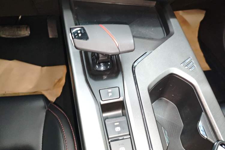 Used CHANGAN X5 PLUS 2025 1.5T DCT Pioneer Edition Gear Lever