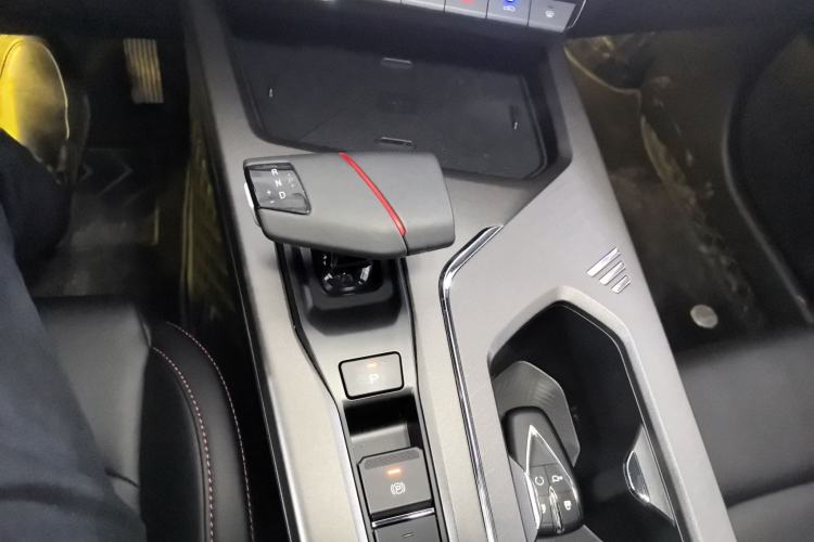 Used CHANGAN X5 PLUS 2025 1.5T DCT Excellence Edition Gear Lever