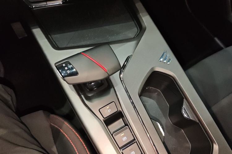 Used CHANGAN X5 PLUS 2025 1.5T DCT High-Energy Version Gear Lever