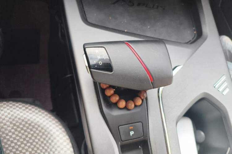 Used CHANGAN X5 PLUS 2025 1.5T DCT High-Energy Version Gear Lever