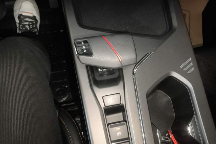 Used CHANGAN X5 PLUS 2025 1.5T DCT Pioneer Edition Gear Lever