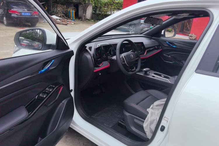 Used CHANGAN X5 PLUS 2025 1.5T DCT Pioneer Edition Interior 2