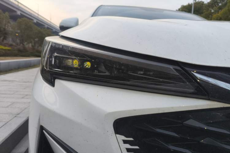 Used CHANGAN X5 PLUS 2025 1.5T DCT High-Energy Version Right Front Headlight