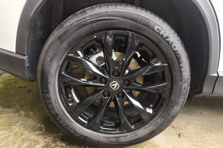Used CHANGAN X5 PLUS 2025 1.5T DCT Excellence Edition Right Rear Wheel Hub