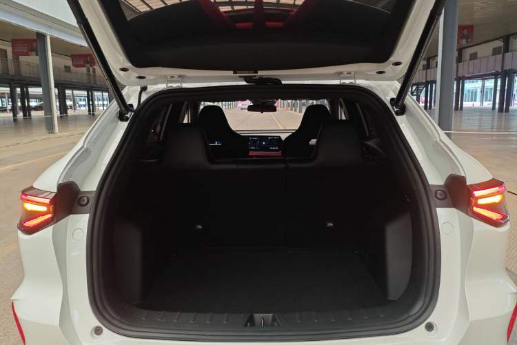 Used CHANGAN X5 PLUS 2025 1.5T DCT Excellence Edition Trunk
