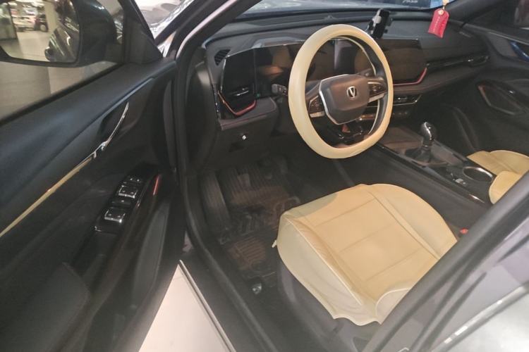 Used CHANGAN X5 PLUS 2026 Model, Second Generation, 1.5L MT Luxury Edition Driver Seat