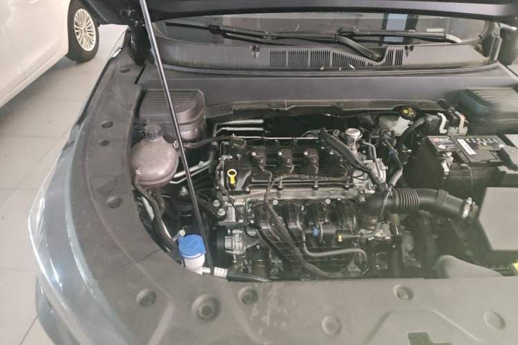 Used CHANGAN X5 PLUS 2026 Model, Second Generation, 1.5L MT Luxury Edition Engine Bay Right