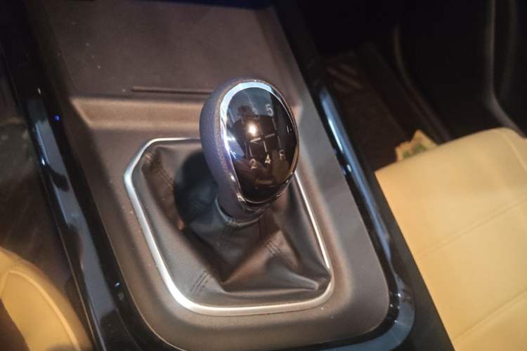 Used CHANGAN X5 PLUS 2026 Model, Second Generation, 1.5L MT Luxury Edition Gear Lever