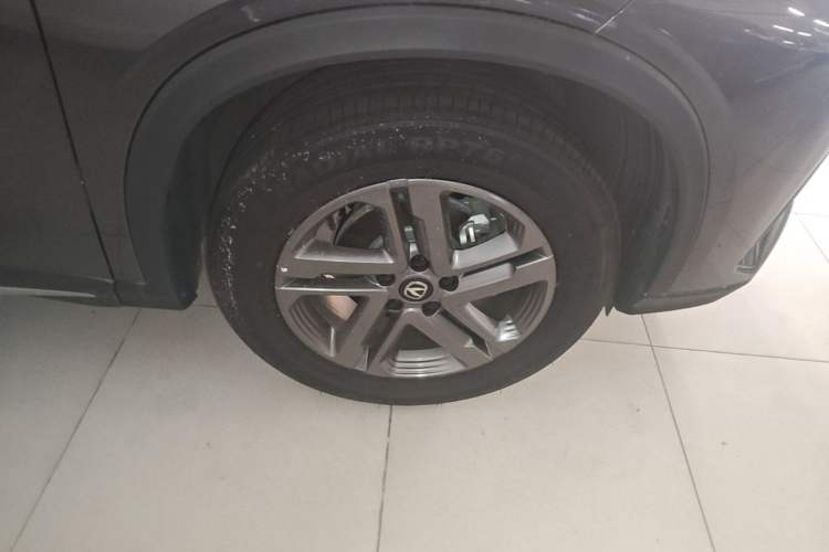 Used CHANGAN X5 PLUS 2026 Model, Second Generation, 1.5L MT Luxury Edition Right Front Wheel Hub