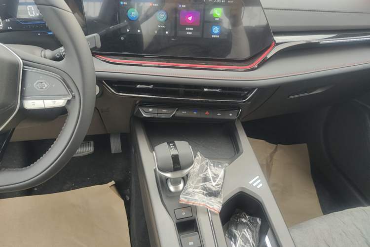 Used CHANGAN X5 PLUS 2026 Model, Second Generation, 1.5T High-Energy PRO Audio And AC Panel