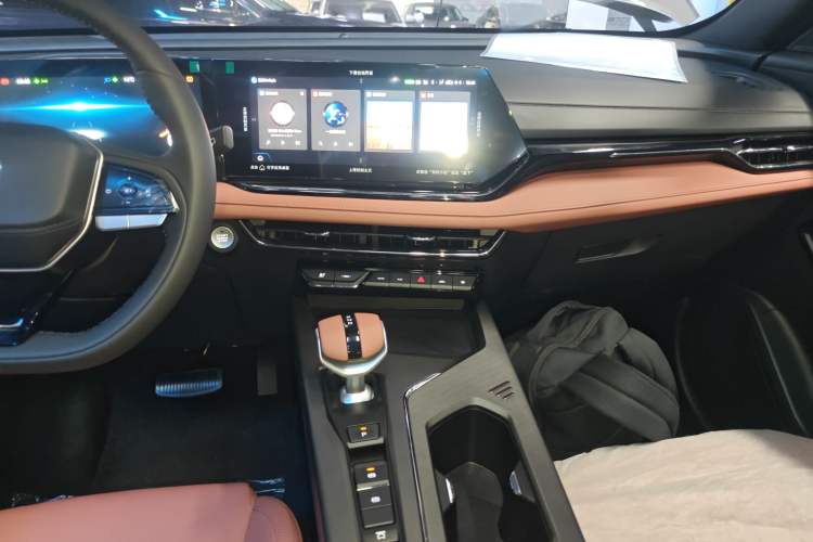 Used CHANGAN X5 PLUS 2026 Model, Second Generation, 1.5T Transcendence PRO Audio And AC Panel
