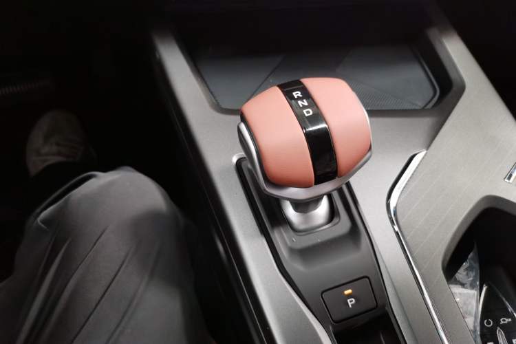 Used CHANGAN X5 PLUS 2026 Model, Second Generation, 1.5T Transcendence PRO Gear Lever